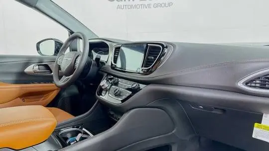2025 Chrysler Pacifica 2C4RC1N7XSR563074
