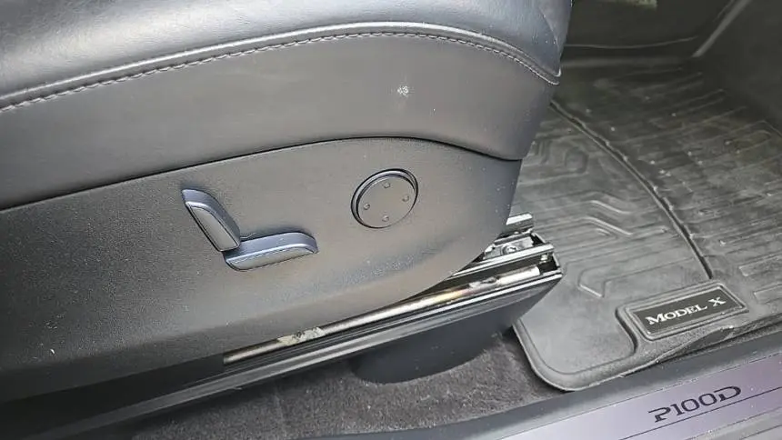 2018 Tesla Model X 5YJXCBE41JF109373