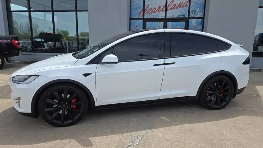 2018 Tesla Model X 5YJXCBE41JF109373
