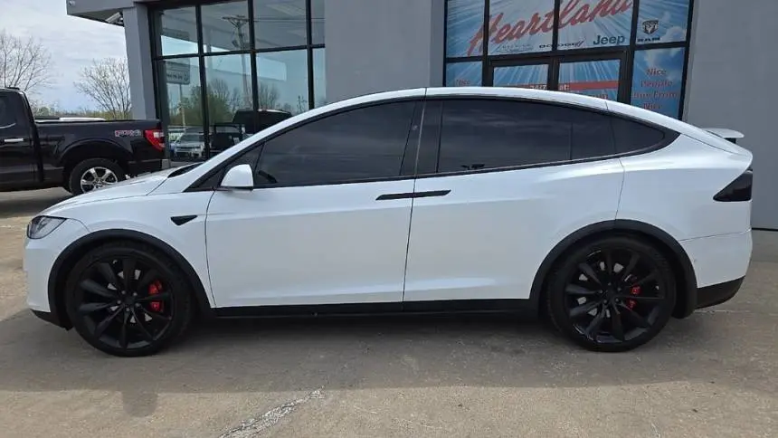 2018 Tesla Model X 5YJXCBE41JF109373
