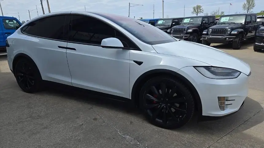 2018 Tesla Model X 5YJXCBE41JF109373