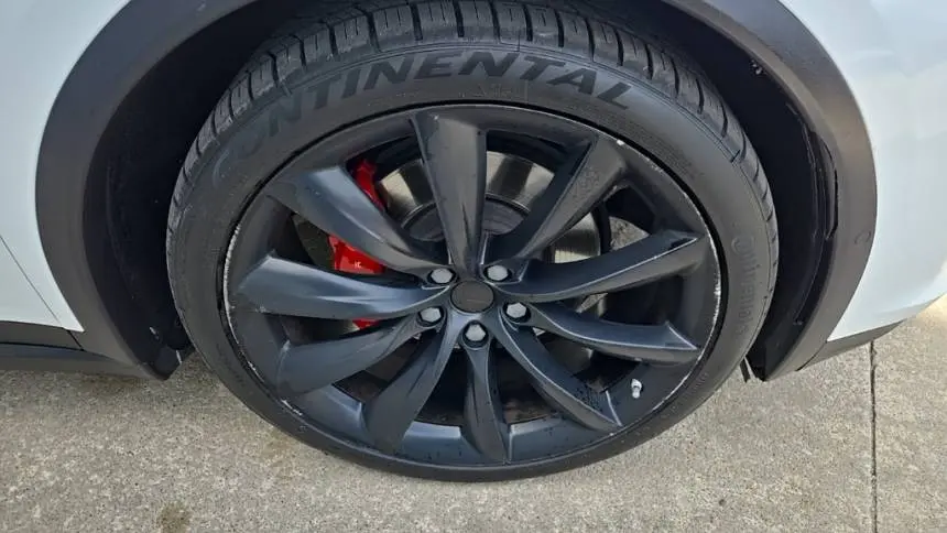2018 Tesla Model X 5YJXCBE41JF109373