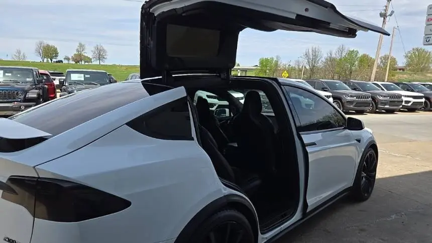 2018 Tesla Model X 5YJXCBE41JF109373