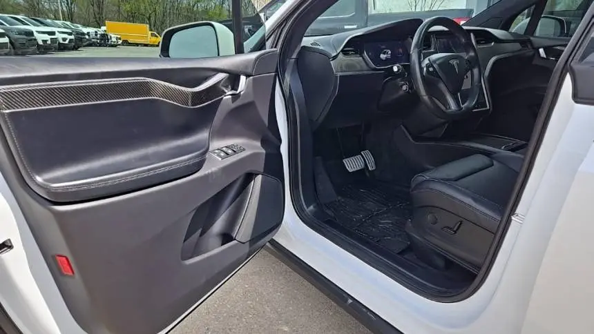 2018 Tesla Model X 5YJXCBE41JF109373