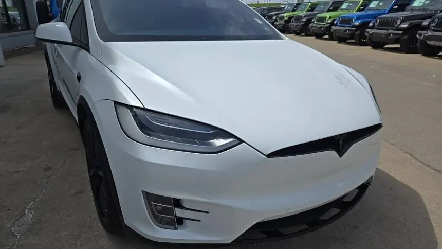 2018 Tesla Model X 5YJXCBE41JF109373