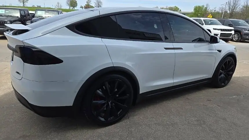 2018 Tesla Model X 5YJXCBE41JF109373