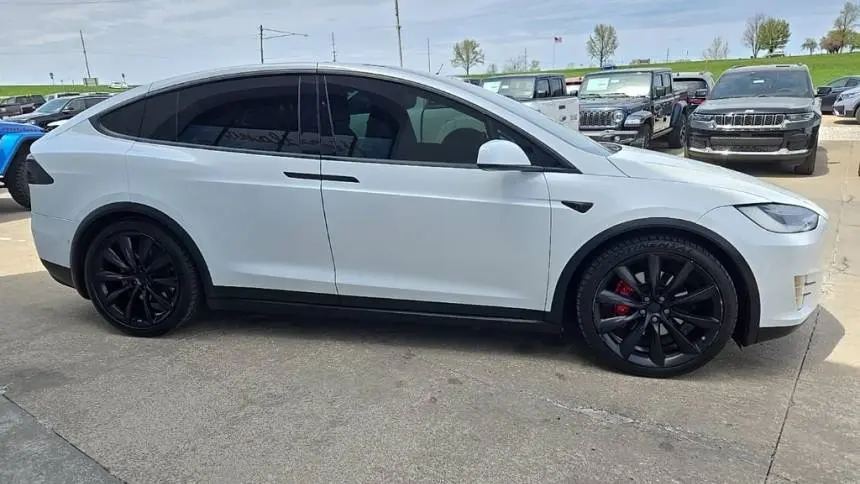 2018 Tesla Model X 5YJXCBE41JF109373