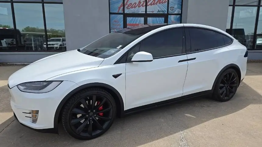 2018 Tesla Model X 5YJXCBE41JF109373