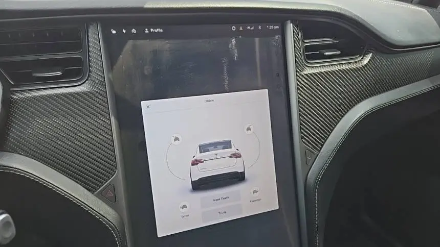 2018 Tesla Model X 5YJXCBE41JF109373