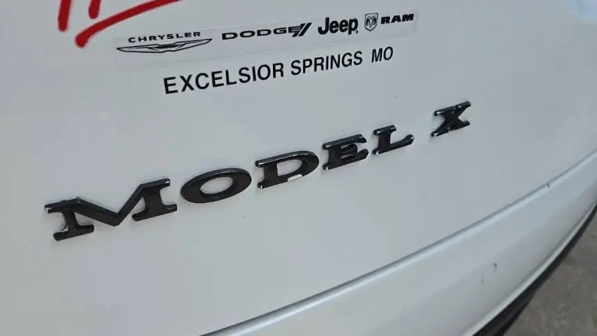 2018 Tesla Model X 5YJXCBE41JF109373