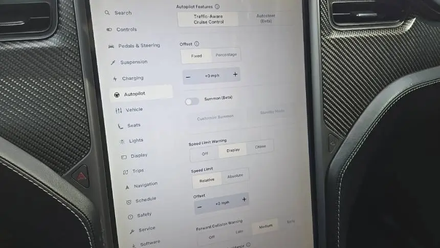 2018 Tesla Model X 5YJXCBE41JF109373