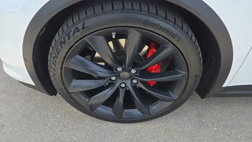2018 Tesla Model X 5YJXCBE41JF109373