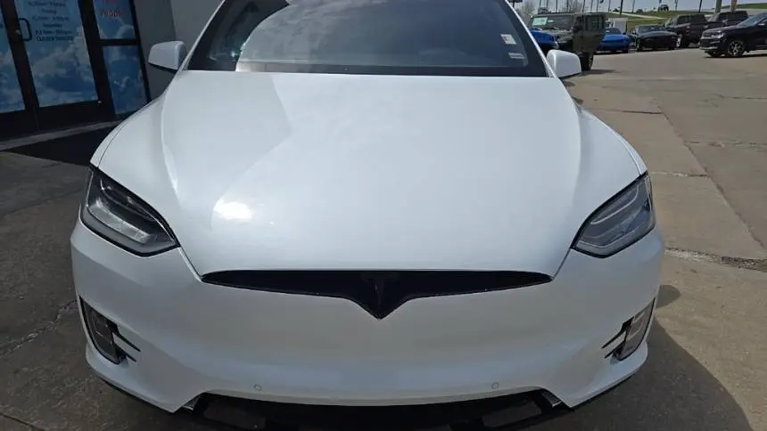 2018 Tesla Model X 5YJXCBE41JF109373