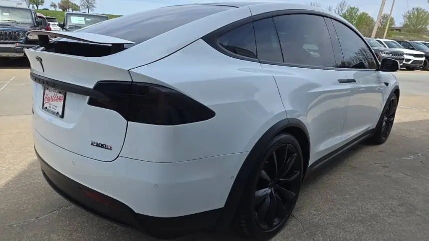 2018 Tesla Model X 5YJXCBE41JF109373