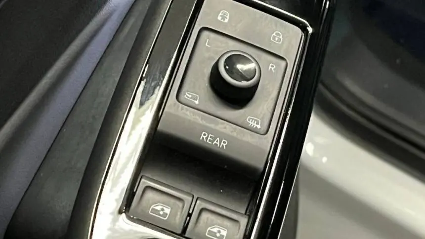 2023 Volkswagen ID.4 1V2JNPE8XPC051784