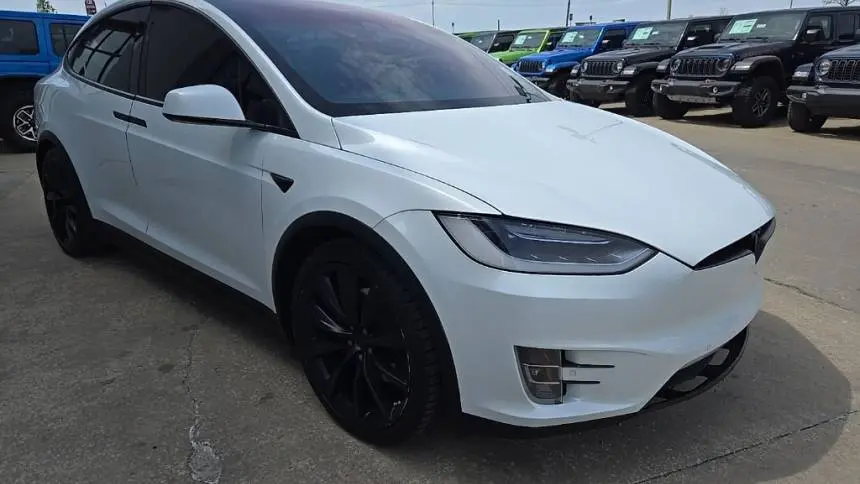 2018 Tesla Model X 5YJXCBE41JF109373