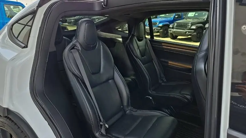 2018 Tesla Model X 5YJXCBE41JF109373