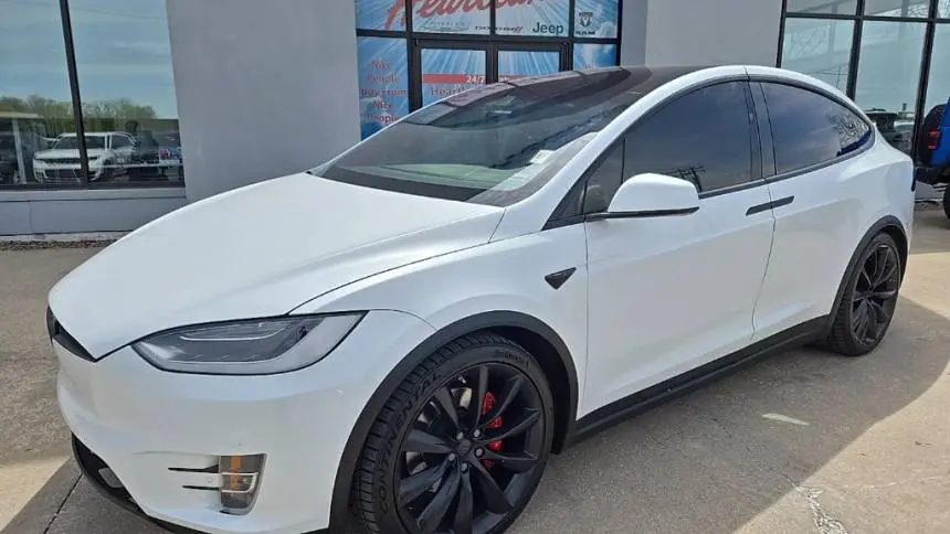 2018 Tesla Model X 5YJXCBE41JF109373