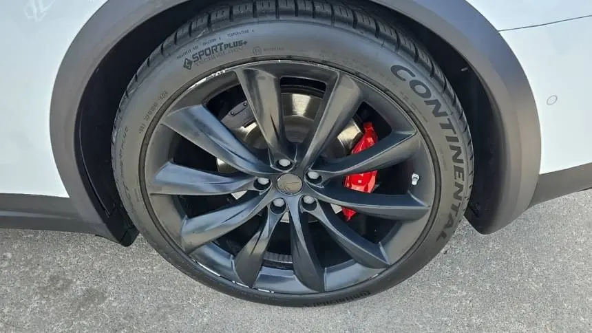 2018 Tesla Model X 5YJXCBE41JF109373