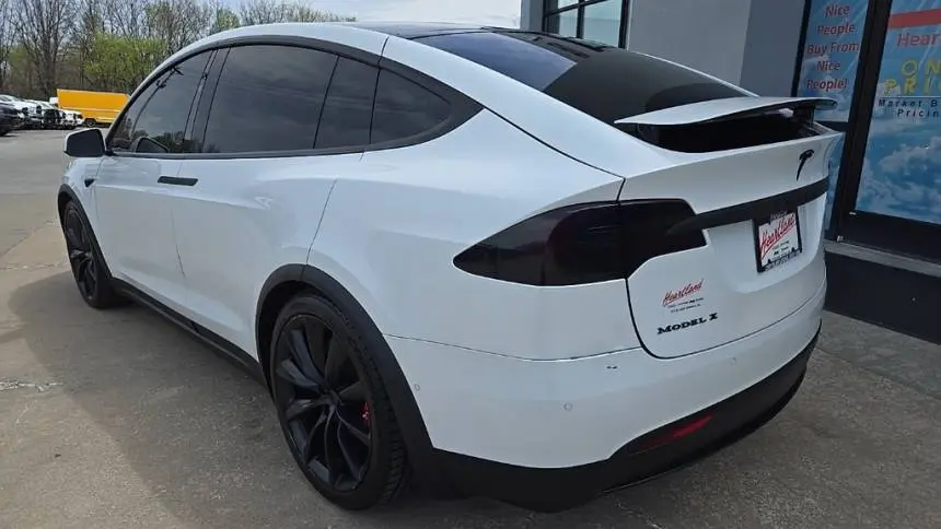 2018 Tesla Model X 5YJXCBE41JF109373