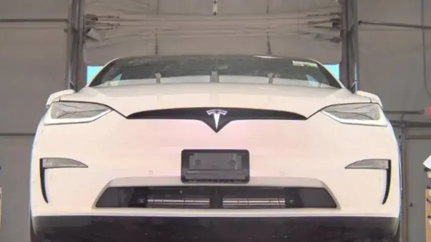 2022 Tesla Model X - Images - 3