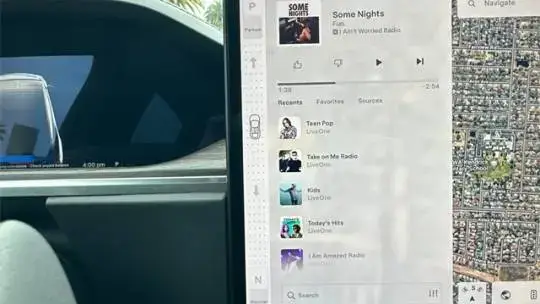 2022 Tesla Model X - Images - 27