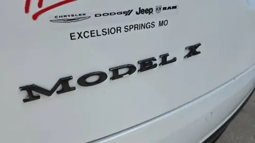 2018 Tesla Model X 5YJXCBE41JF109373