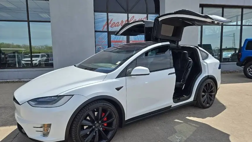 2018 Tesla Model X 5YJXCBE41JF109373