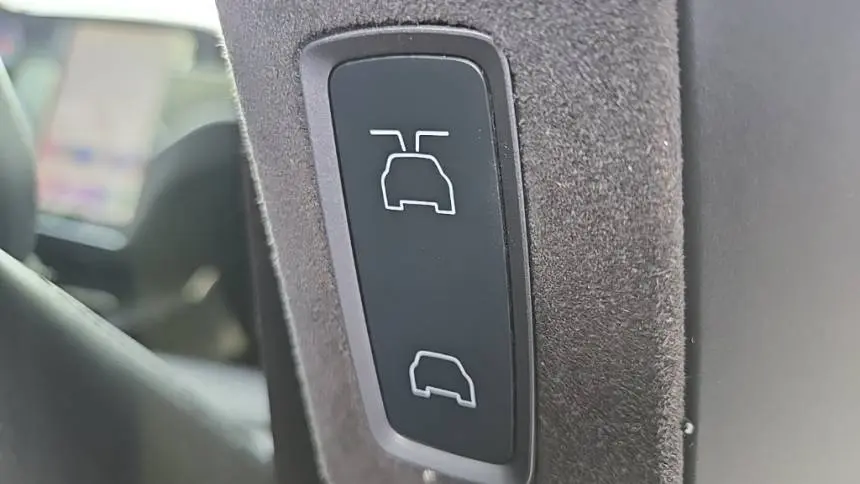 2018 Tesla Model X 5YJXCBE41JF109373