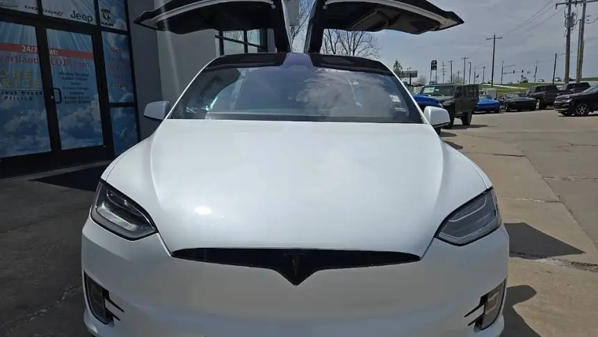 2018 Tesla Model X 5YJXCBE41JF109373