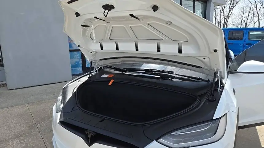 2018 Tesla Model X 5YJXCBE41JF109373