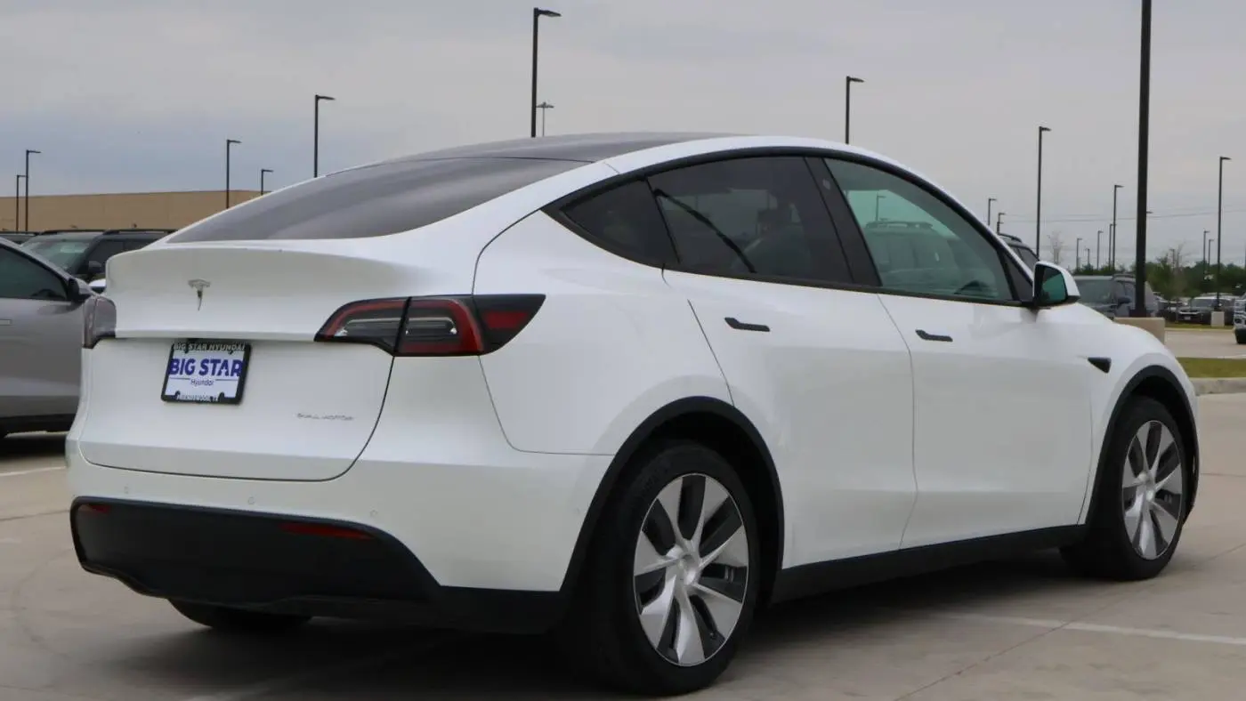 2021 Tesla Model Y 5YJYGAEE5MF192497