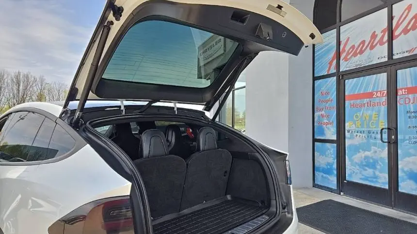 2018 Tesla Model X 5YJXCBE41JF109373
