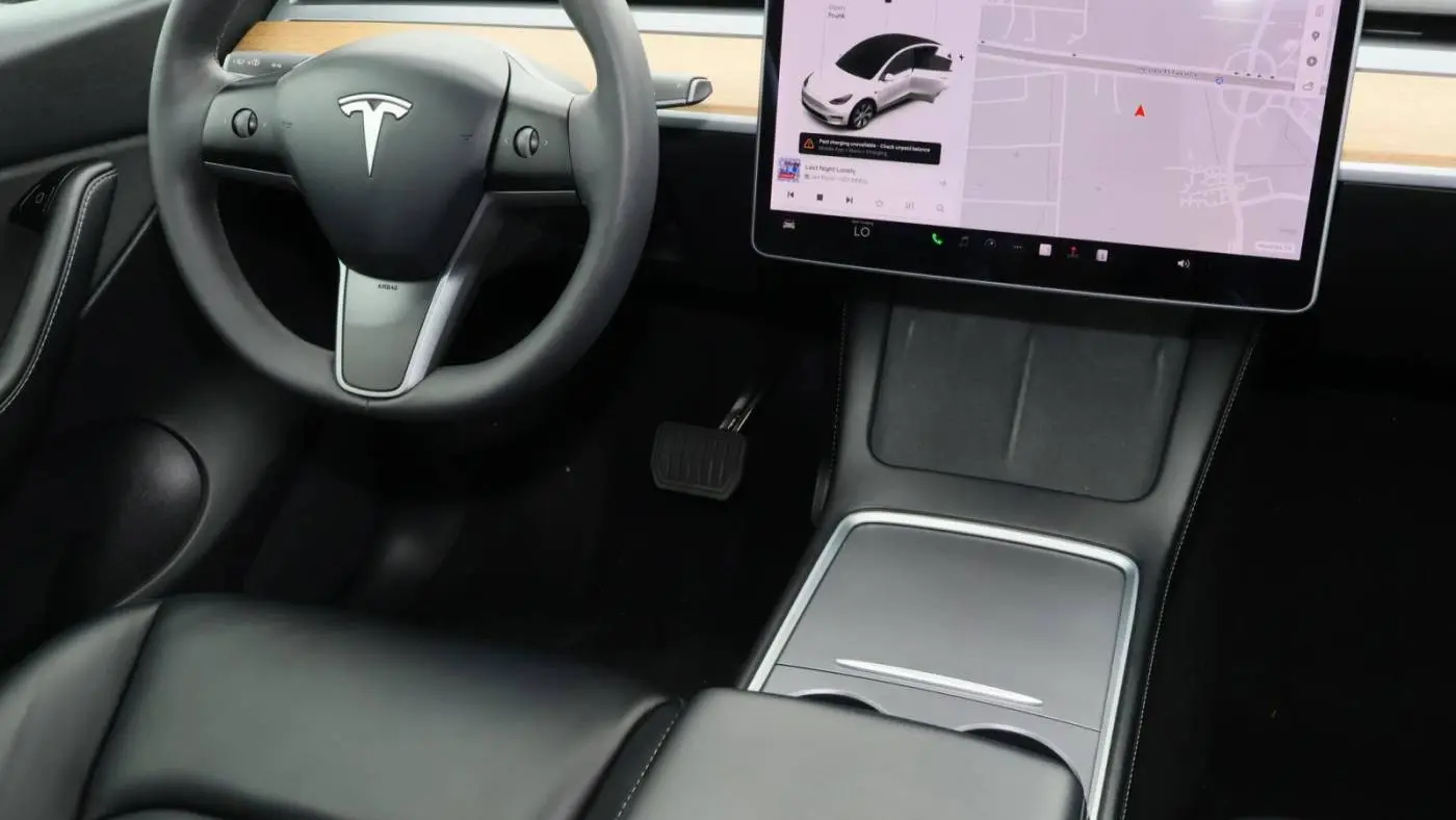 2021 Tesla Model Y 5YJYGAEE5MF192497