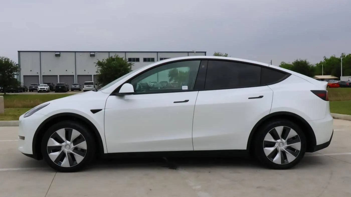 2021 Tesla Model Y 5YJYGAEE5MF192497