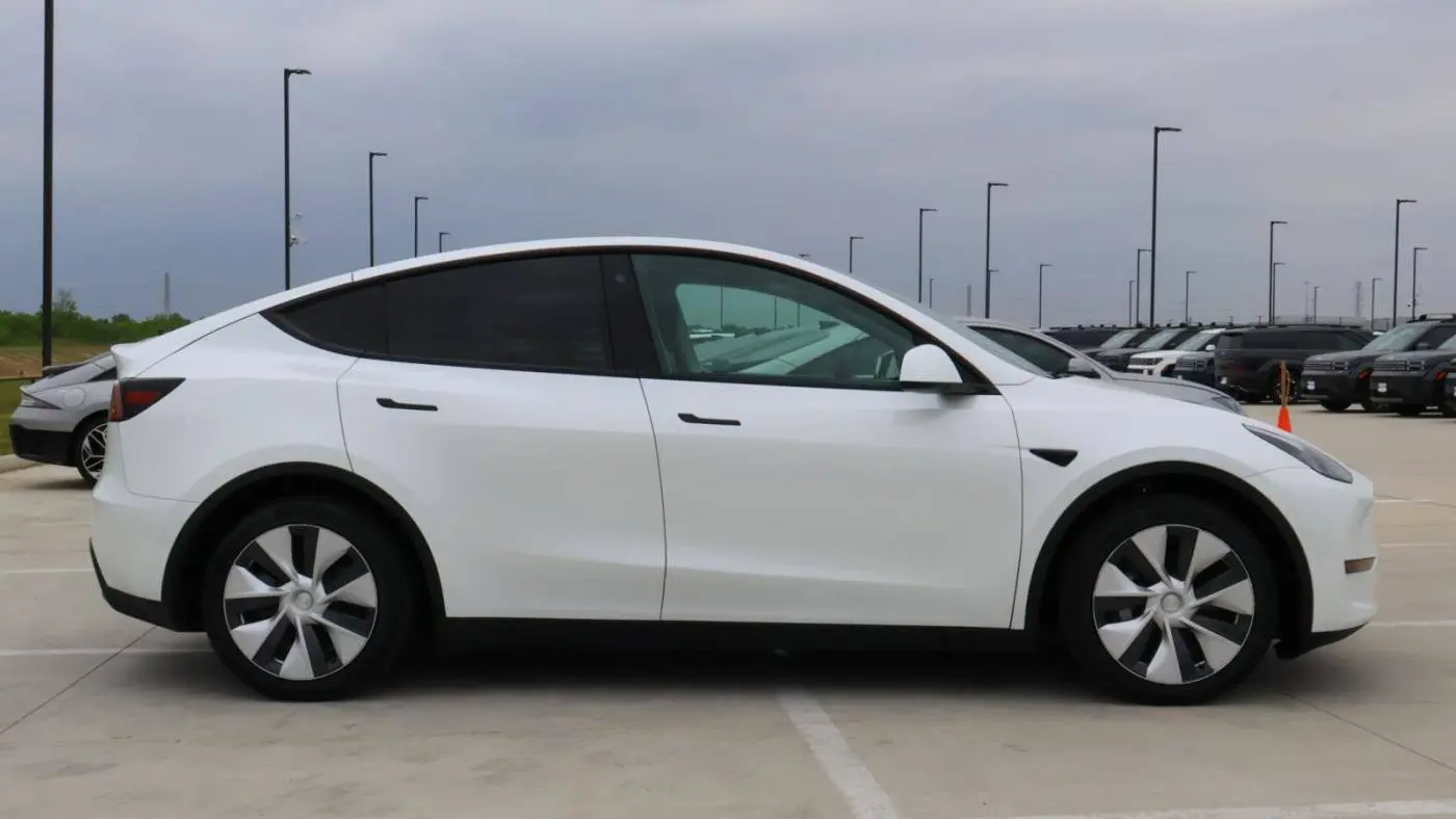 2021 Tesla Model Y 5YJYGAEE5MF192497