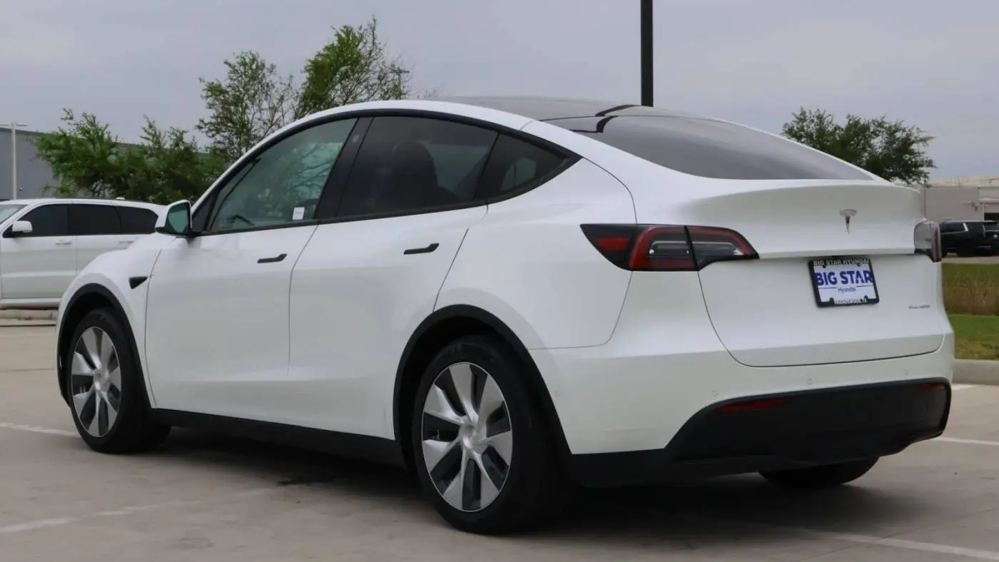 2021 Tesla Model Y 5YJYGAEE5MF192497