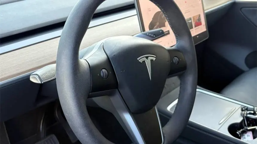 2023 Tesla Model Y 7SAYGAEE2PF769915