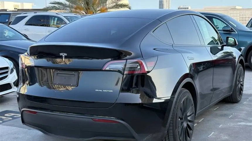 2023 Tesla Model Y 7SAYGAEE2PF769915