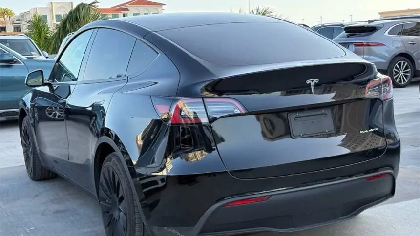 2023 Tesla Model Y 7SAYGAEE2PF769915