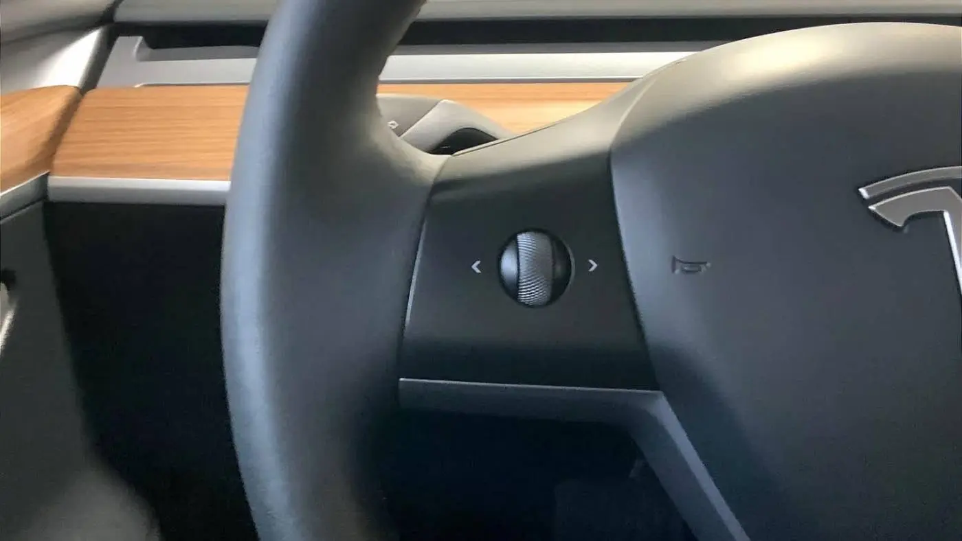 2023 Tesla Model 3 5YJ3E1EA5PF686425