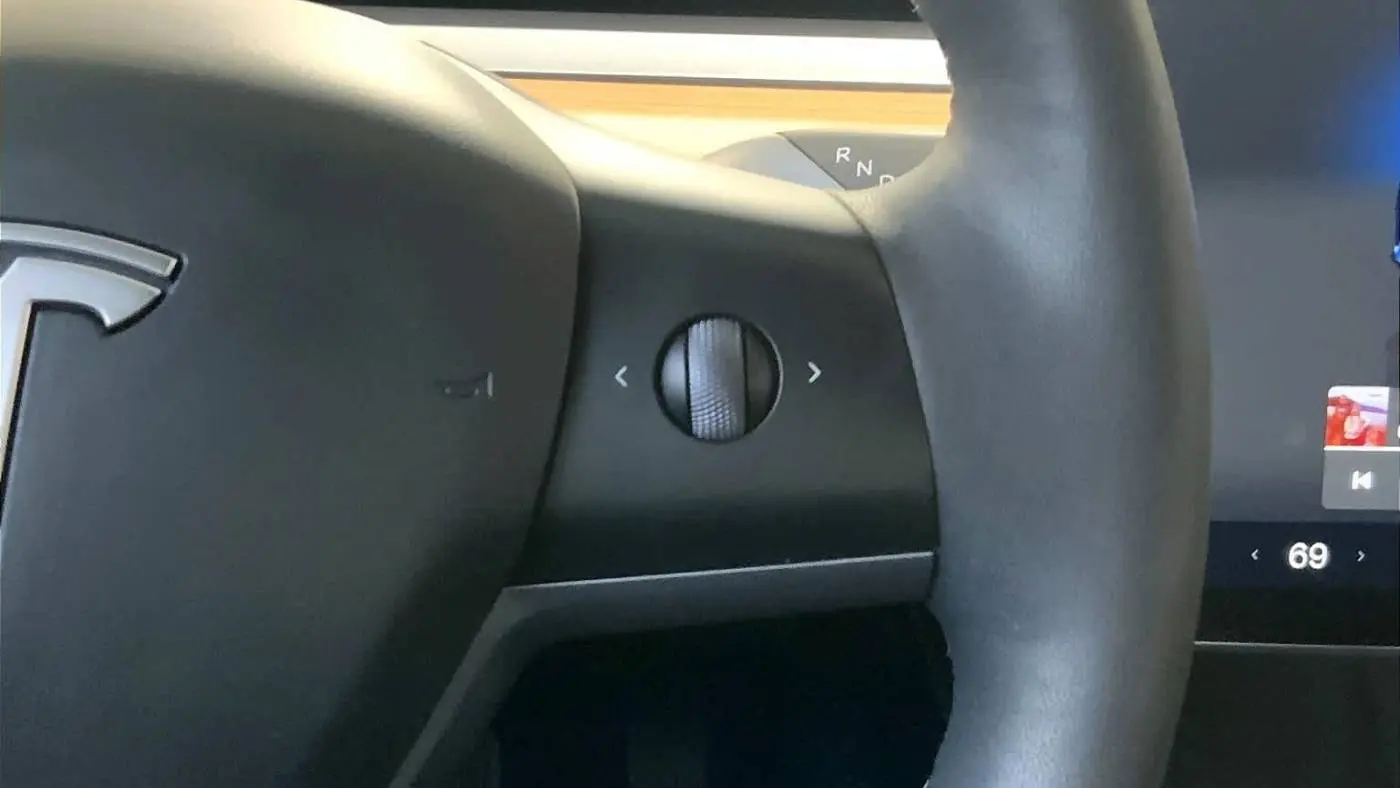 2023 Tesla Model 3 5YJ3E1EA5PF686425