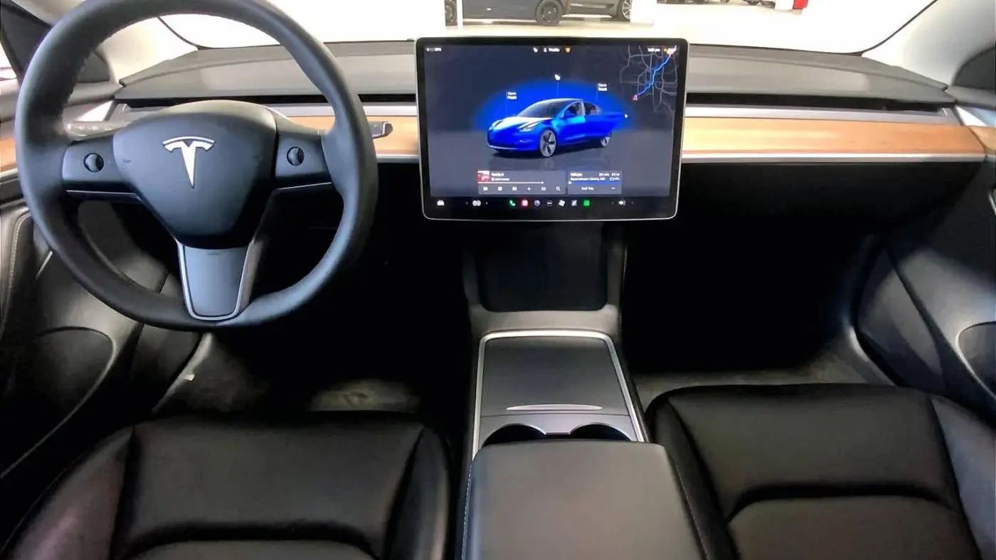 2023 Tesla Model 3 5YJ3E1EA5PF686425