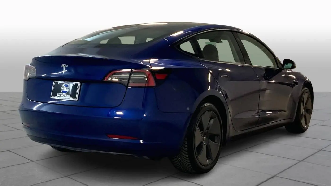 2023 Tesla Model 3 5YJ3E1EA5PF686425