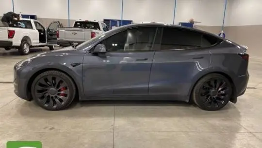 2022 Tesla Model Y 7SAYGDEF6NF493827