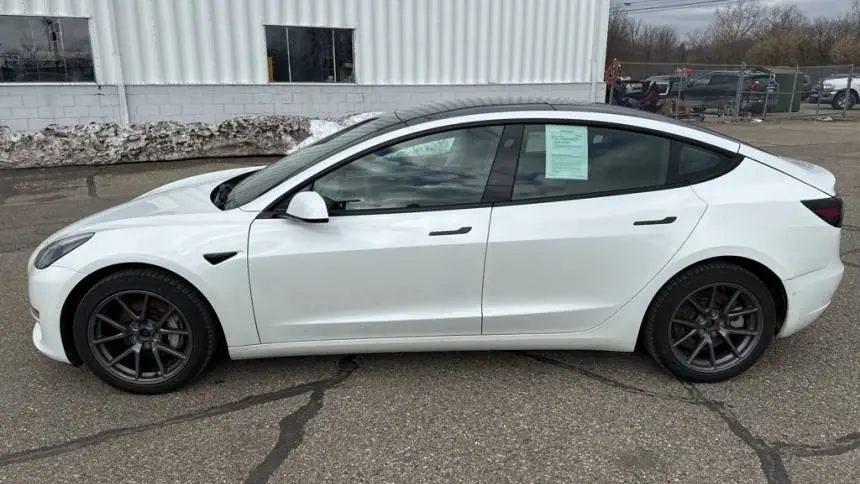 2022 Tesla Model 3 5YJ3E1EB2NF189113