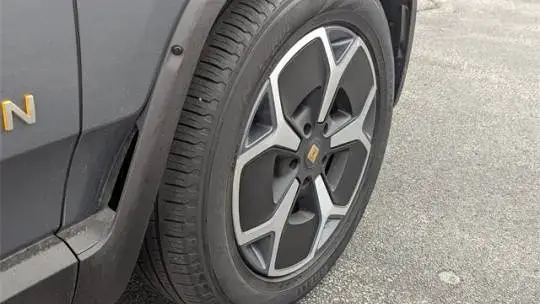 2023 Rivian R1S - Images - 32
