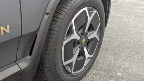 2023 Rivian R1S - Images - 32