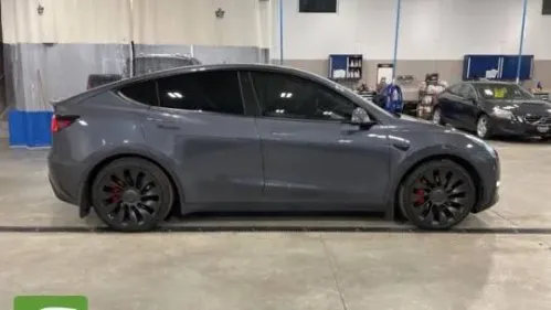 2022 Tesla Model Y 7SAYGDEF6NF493827
