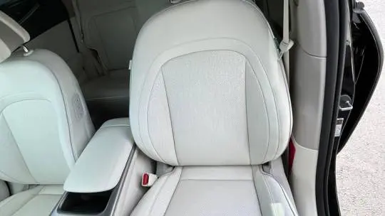 2025 Genesis GV60 KMUKCDSC2SU027417